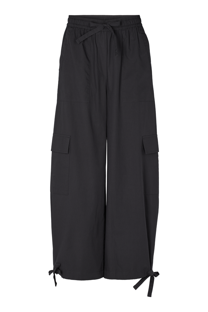 Basic Apparel Tilde Loose Cargo Pants Pants 001 Black
